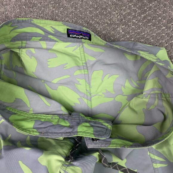 Patagonia Wavefarer Board Shorts Men's 34 Green Gray Floral tropical Swim - Picture 6 of 11